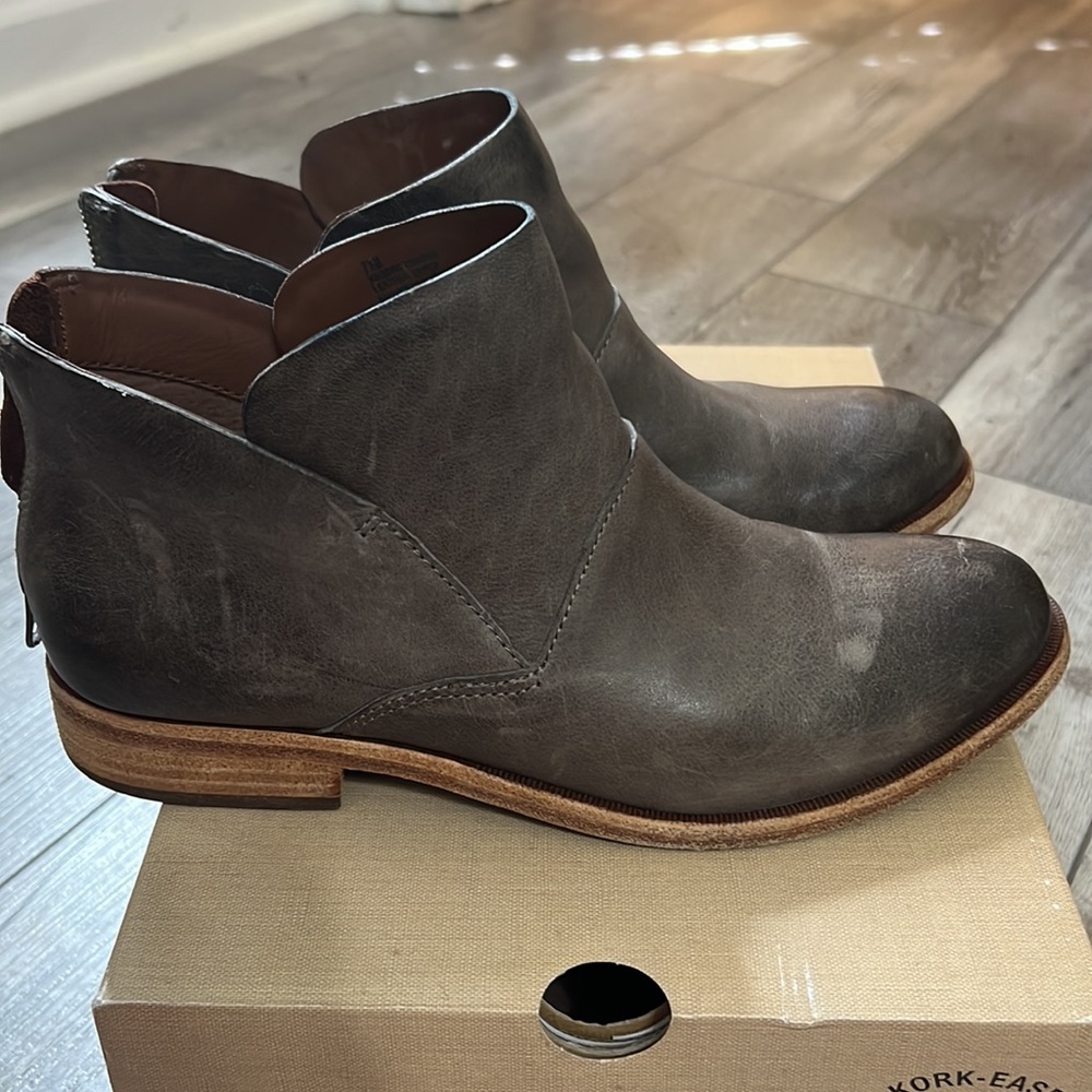 Boots - Picture 3 of 4